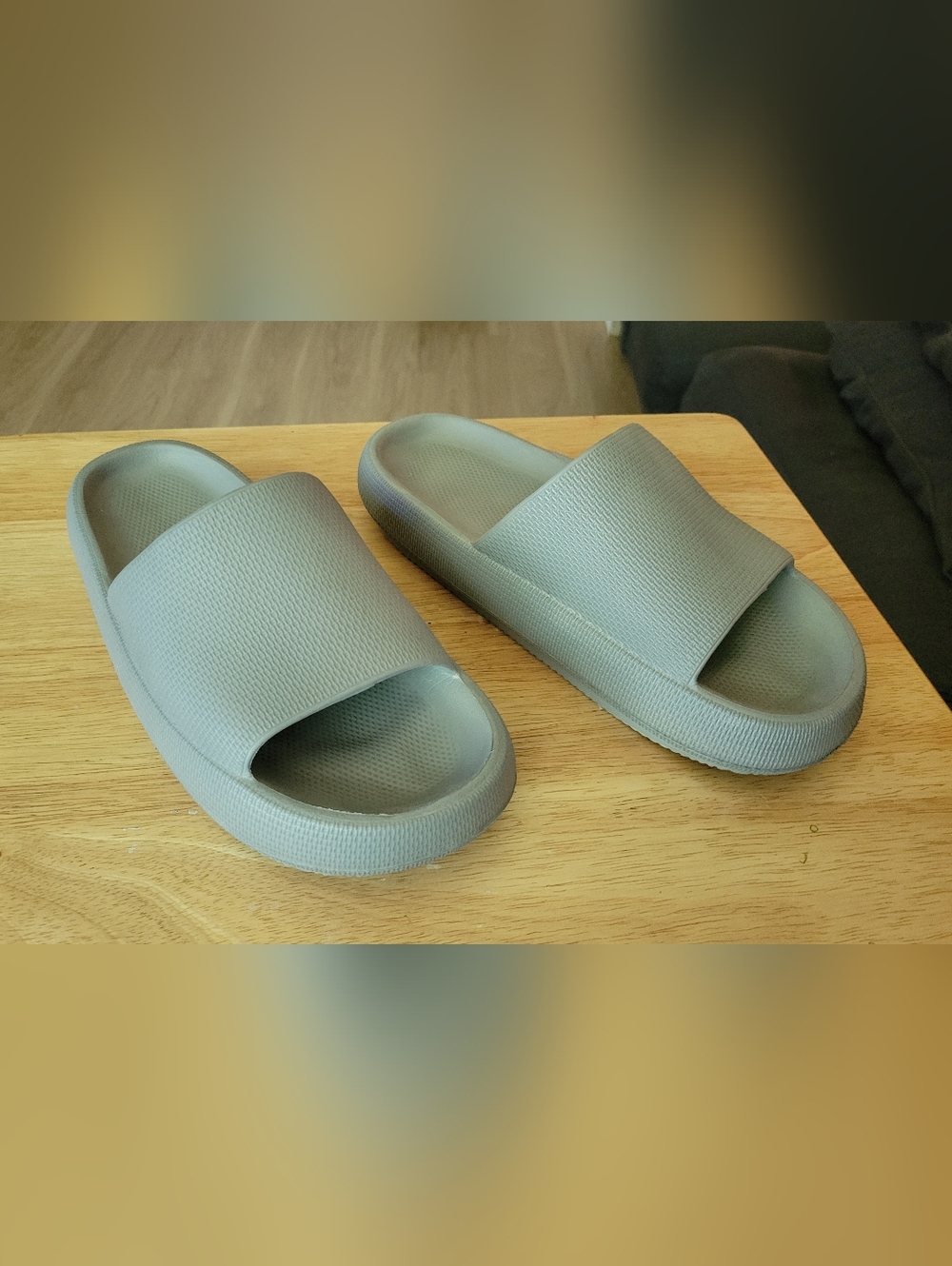 Light Grey Pillow Slides • Size 8-9